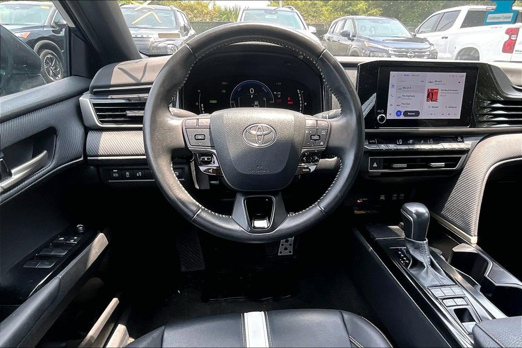 Used 2025 Toyota Camry SE FWD image 8