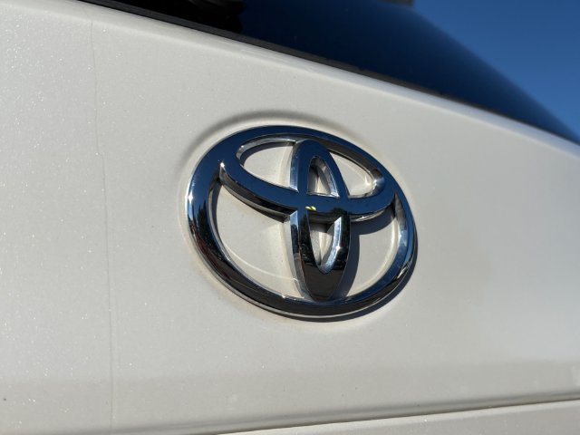 Used 2023 Toyota Corolla Cross LE AWD/4WD image 24