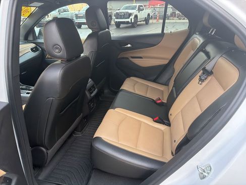 Used 2023 Chevrolet Equinox Premier image 11