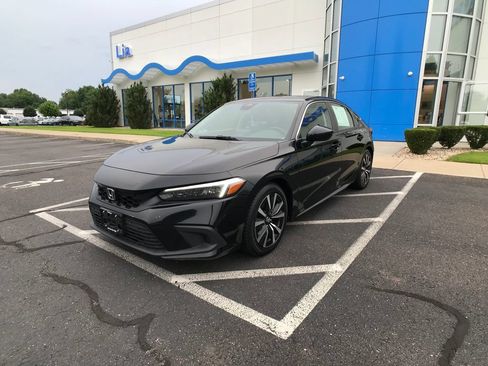 Used 2023 Honda Civic EX-L image 3