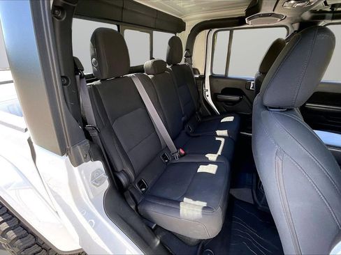 Certified 2022 Jeep Gladiator Sport AWD/4WD image 24