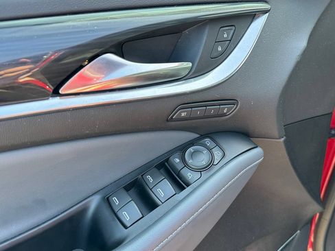 Used 2024 Buick Enclave Premium AWD/4WD image 19