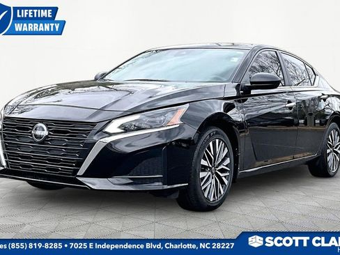 Used 2024 Nissan Altima 2.5 SV image 3
