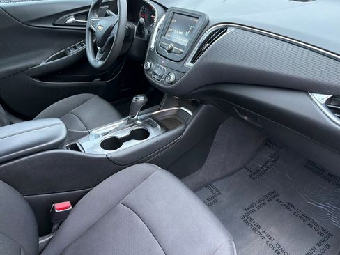 Used 2018 Chevrolet Malibu LT image 12