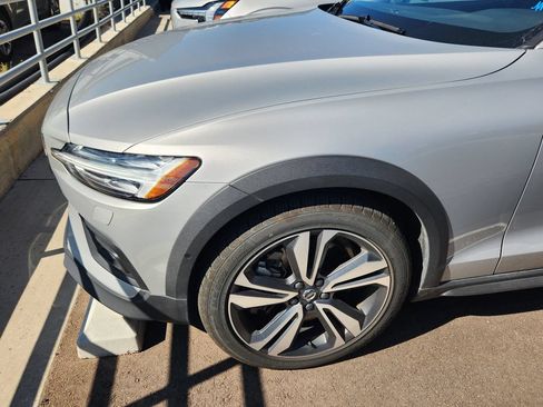 Used 2025 Volvo V60 B5 Cross Country Plus AWD/4WD image 5
