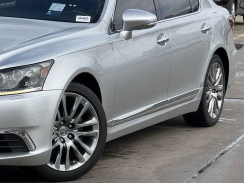 Used 2016 Lexus LS 460 L RWD image 3