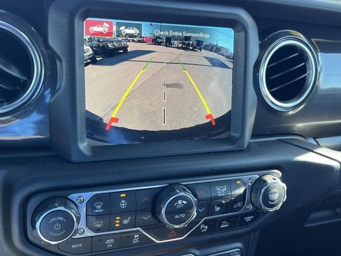 Used 2022 Jeep Wrangler Unlimited Rubicon w/ Xtreme Recon 35" Tire Package image 35