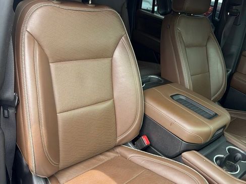 Used 2022 Chevrolet Suburban High Country AWD/4WD image 30