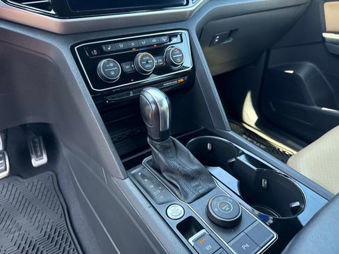 Used 2020 Volkswagen Atlas Cross Sport SEL R-Line AWD/4WD image 27