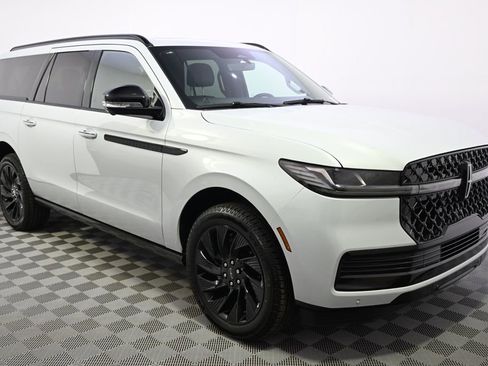 New 2026 Lincoln Navigator L Reserve w/ Jet Appearance Package AWD/4WD image 8