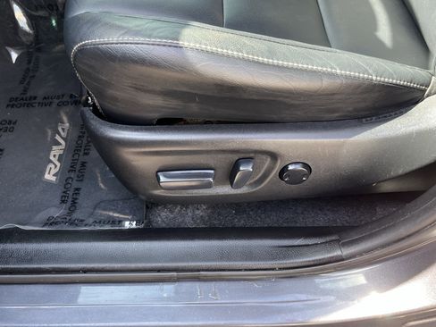 Used 2013 Toyota RAV4 Limited FWD image 16