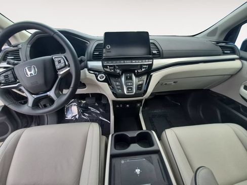 Certified 2025 Honda Odyssey Touring image 10