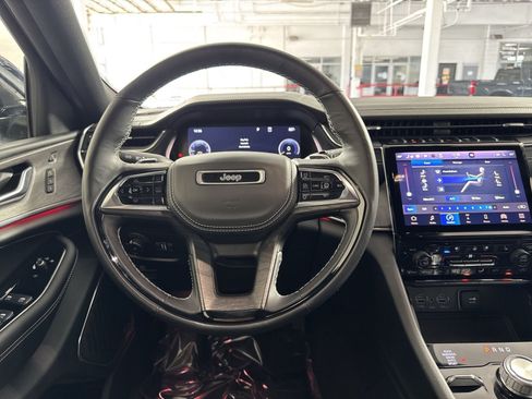 Used 2023 Jeep Grand Cherokee L Overland w/ Advanced Protech Group III AWD/4WD image 16