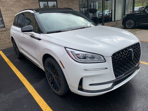 Used 2023 Lincoln Corsair Reserve w/ Equipment Group 201A image 4