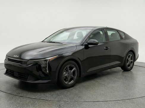 Used 2025 Kia K4 LXS image 3