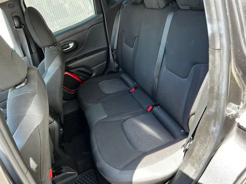 Used 2018 Jeep Renegade Trailhawk AWD/4WD image 20