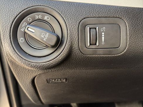 Used 2017 Dodge Journey SXT w/ Safe & Sound Group image 8