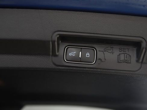 Used 2021 Ford Explorer XLT image 13