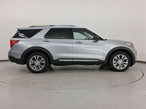 Used 2023 Ford Explorer Limited image 8