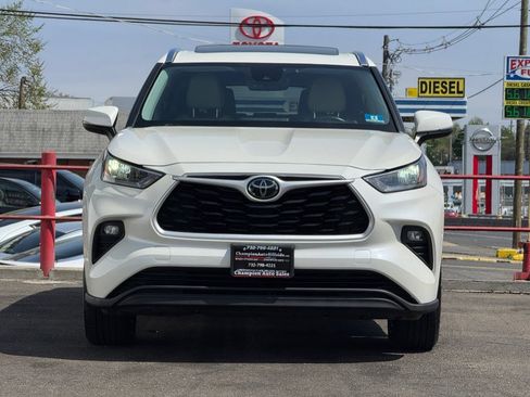 Used 2020 Toyota Highlander XLE image 2