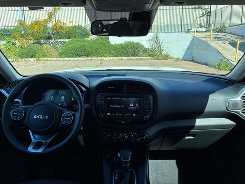 Used 2025 Kia Soul LX w/ LX Technology Package image 31