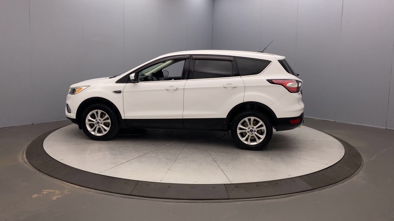 Used 2017 Ford Escape SE AWD/4WD image 2