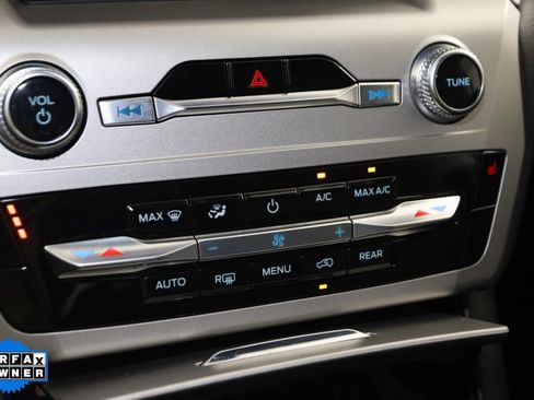 Used 2022 Ford Explorer XLT image 8