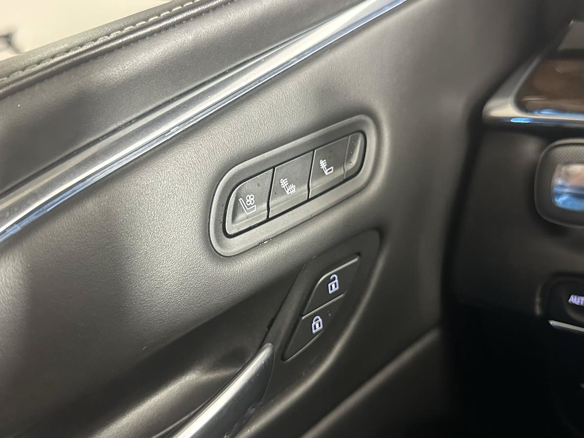Used 2021 Cadillac Escalade ESV Sport Platinum w/ LPO, ONYX Package AWD/4WD image 47