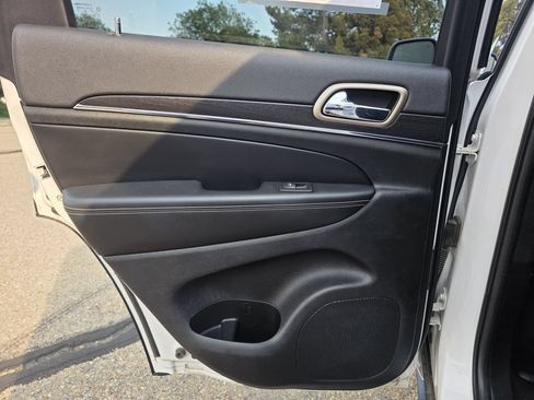Used 2014 Jeep Grand Cherokee Limited w/ Trailer Tow Group IV AWD/4WD image 17