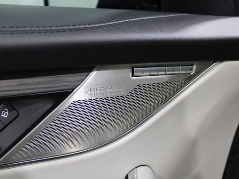 Used 2022 Jaguar F-PACE S image 7