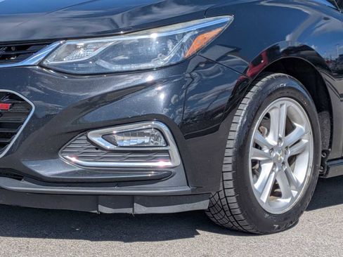 Used 2017 Chevrolet Cruze LT FWD image 10