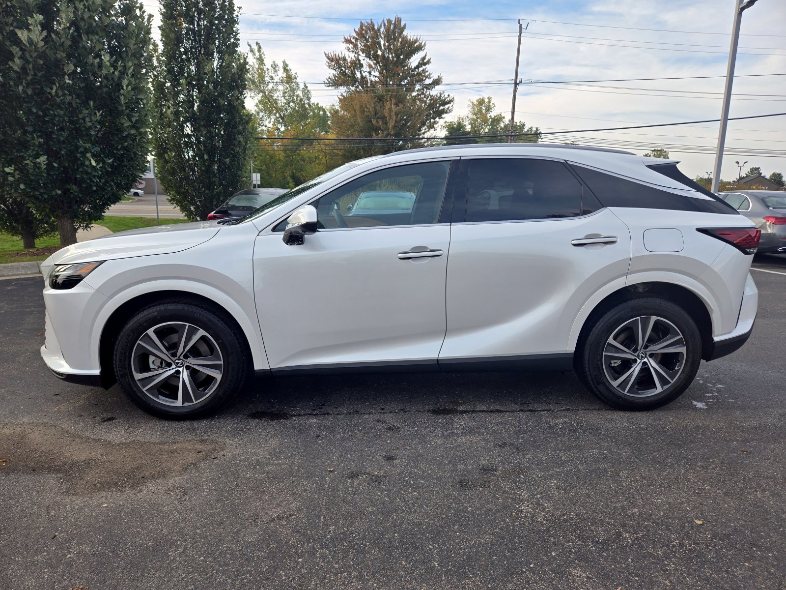 Used 2025 Lexus RX 350 AWD image 3