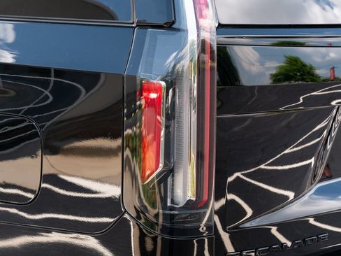 Used 2023 Cadillac Escalade ESV V w/ LPO, ONYX Package AWD/4WD image 19