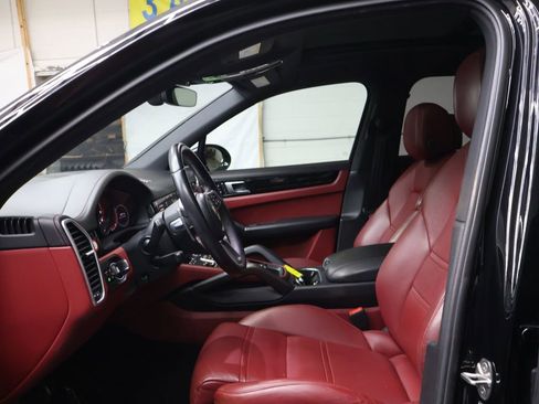 Used 2021 Porsche Cayenne S w/ Premium Package AWD/4WD image 17