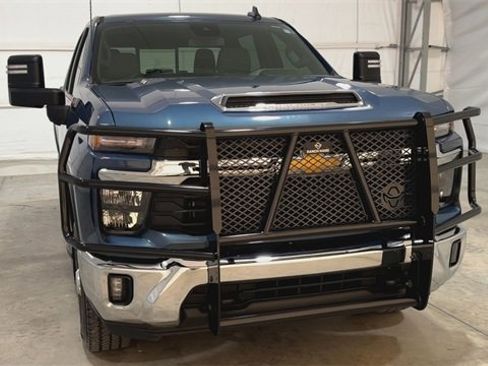 Used 2024 Chevrolet Silverado 2500 LT w/ Convenience Package image 3