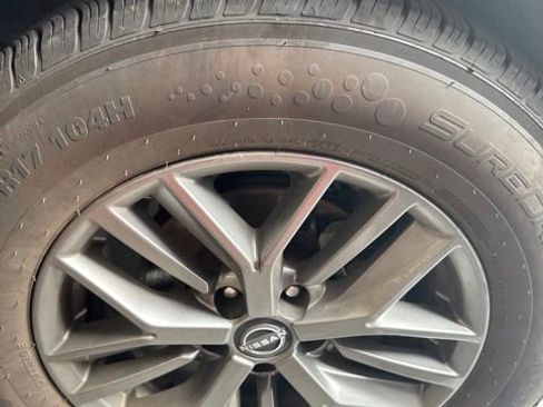 Used 2024 Nissan Rogue S FWD image 13