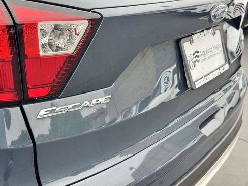 Used 2019 Ford Escape SE FWD image 18
