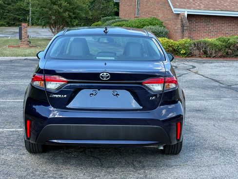 Used 2022 Toyota Corolla LE FWD image 4