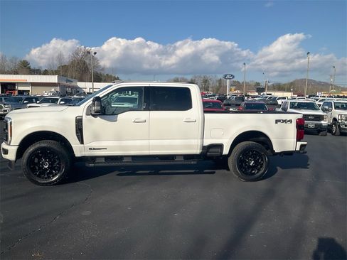 New 2026 Ford F250 Lariat w/ Black Appearance Package image 8