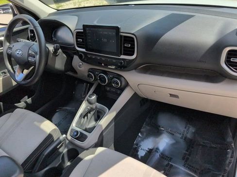 Used 2025 Hyundai Venue SEL FWD image 31