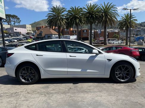 Used 2023 Tesla Model 3 Standard Range image 3