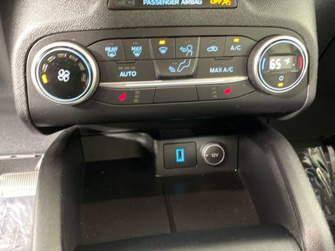 Used 2020 Ford Escape SE image 22