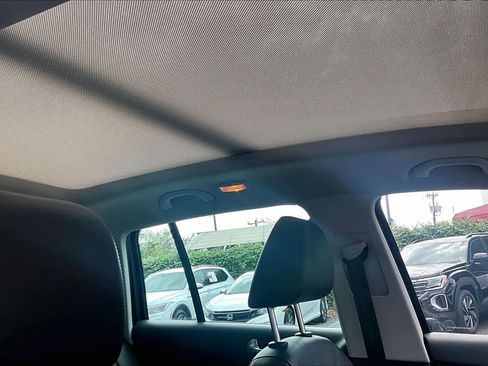 Used 2016 Volkswagen Tiguan SEL image 14