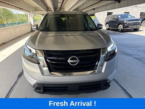 Used 2025 Nissan Pathfinder SV FWD image 19
