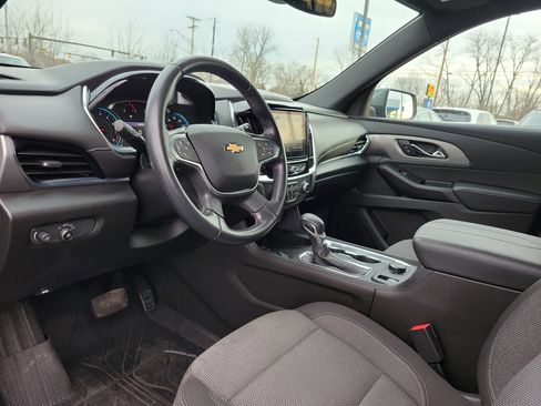 Used 2023 Chevrolet Traverse LT image 19