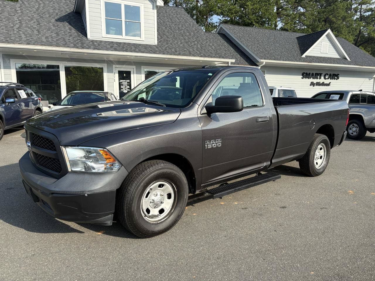 Used 2018 RAM 1500 Express RWD image 1