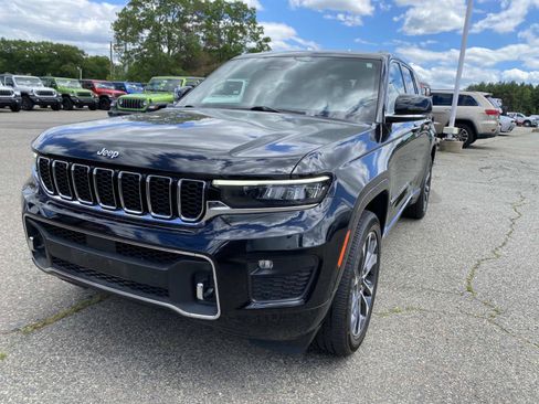 Certified 2023 Jeep Grand Cherokee Overland AWD/4WD image 9