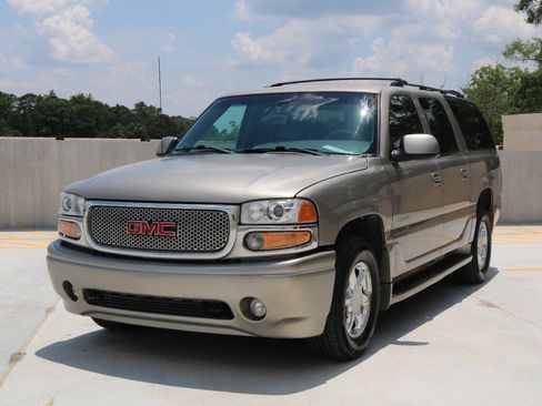 Used 2001 GMC Yukon XL Denali AWD/4WD image 18