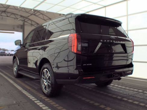 Used 2025 Ford Expedition Active AWD/4WD image 5