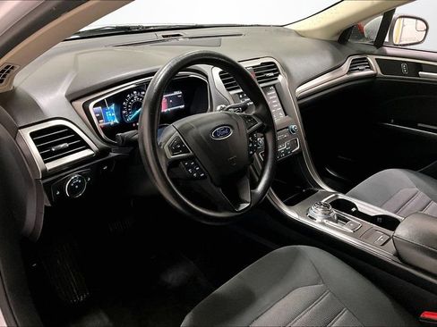 Used 2017 Ford Fusion SE w/ Fusion SE Technology Package image 17